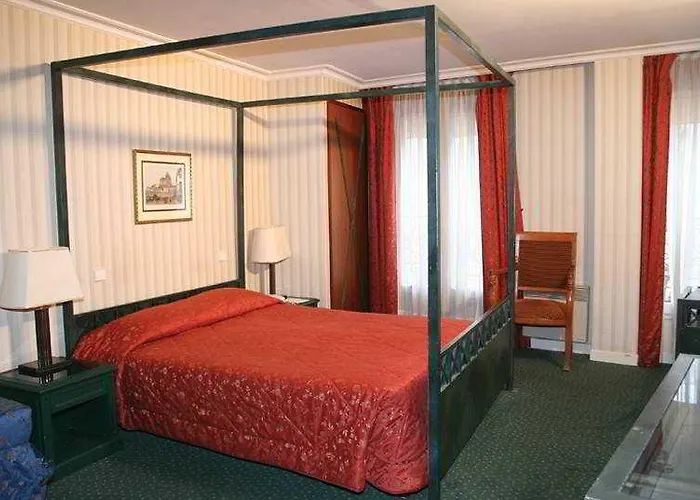 Otel Le Bellechasse Saint-germain 4*